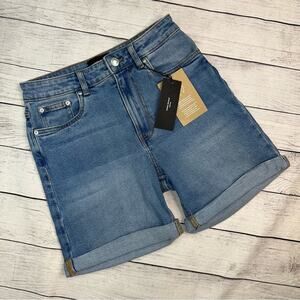 Vero Moda NWT Joana High Rise Mom Denim Jean Shorts with Stretch  Size XS